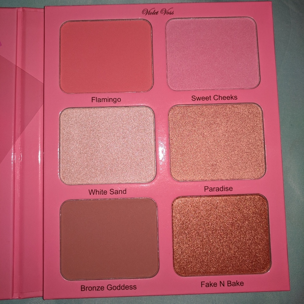 Violet Voss glamingo face palette